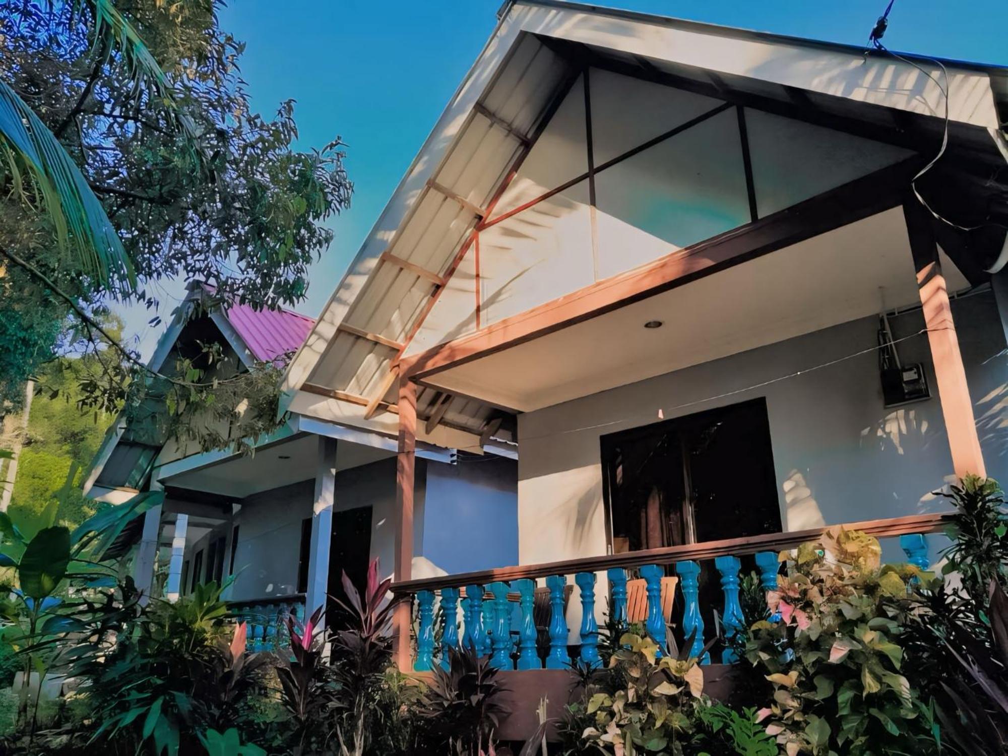 Fiqthya Chalet & Cafe Kampong Ayer Batang Екстер'єр фото