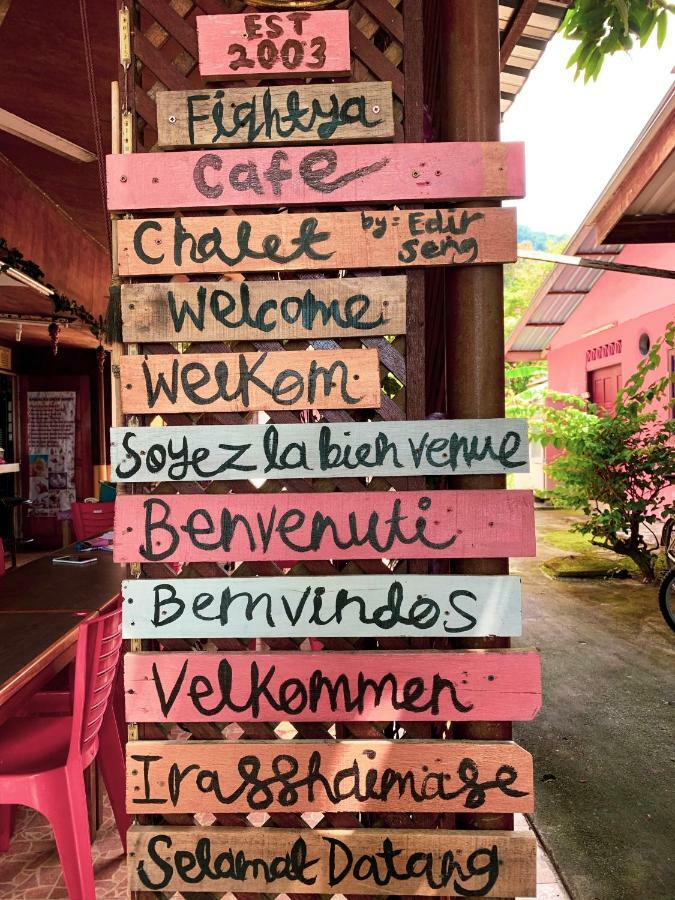 Fiqthya Chalet & Cafe Kampong Ayer Batang Екстер'єр фото
